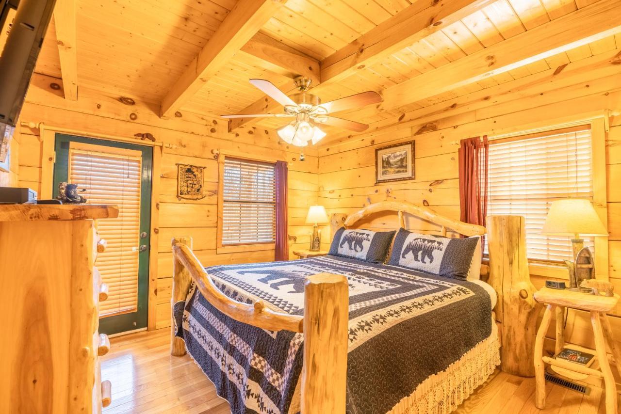 Moonshine Ridge Cabin With Hot Tub And Fire Pit Pigeon Forge Extérieur photo