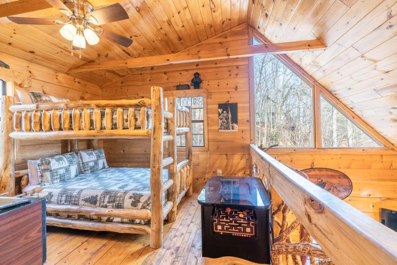 Moonshine Ridge Cabin With Hot Tub And Fire Pit Pigeon Forge Extérieur photo