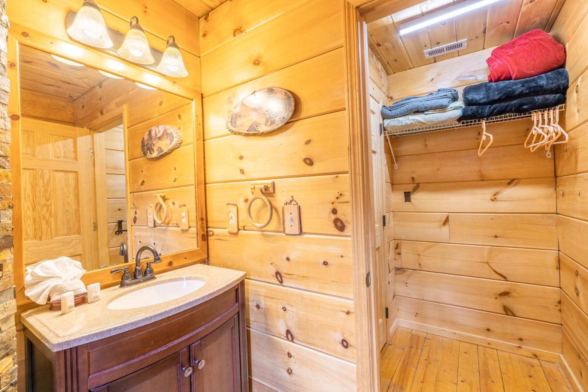 Moonshine Ridge Cabin With Hot Tub And Fire Pit Pigeon Forge Extérieur photo