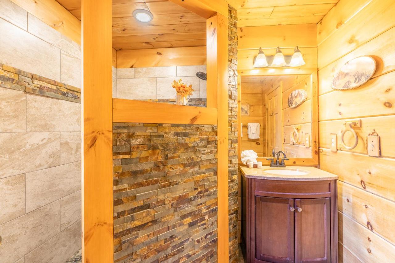 Moonshine Ridge Cabin With Hot Tub And Fire Pit Pigeon Forge Extérieur photo